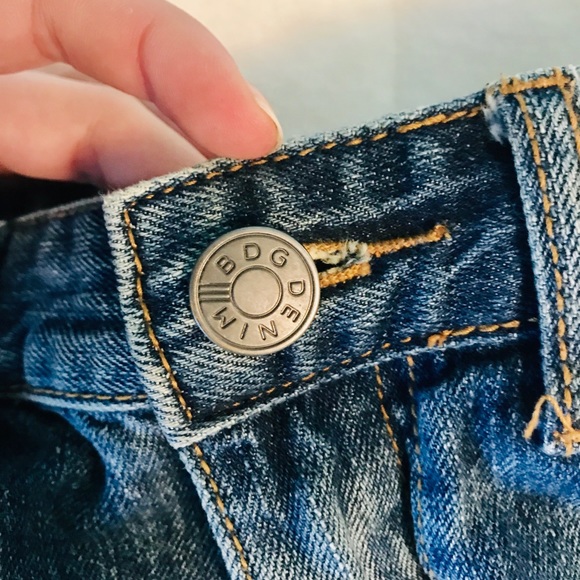 Urban Outfitters BDG mid rise jean shorts 🟣 - Picture 5 of 8